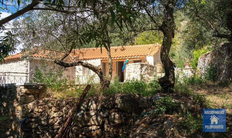 for-sale-Mani-small-renovated-stone-house-extension-bergsby
